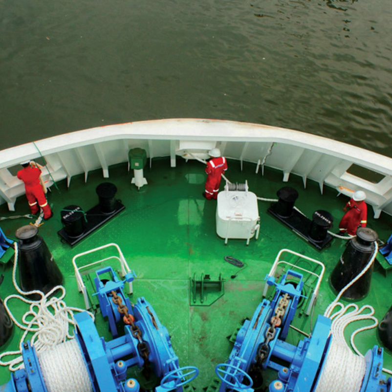 Deck equipment on vessel